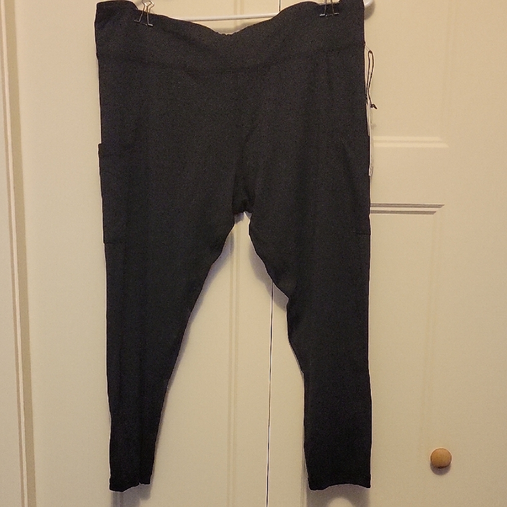 NWT XL Ascend Black Performance Activewear Capris